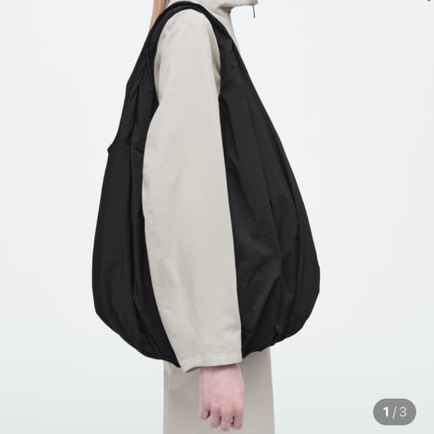 Cos 클라우드 토트백 블랙