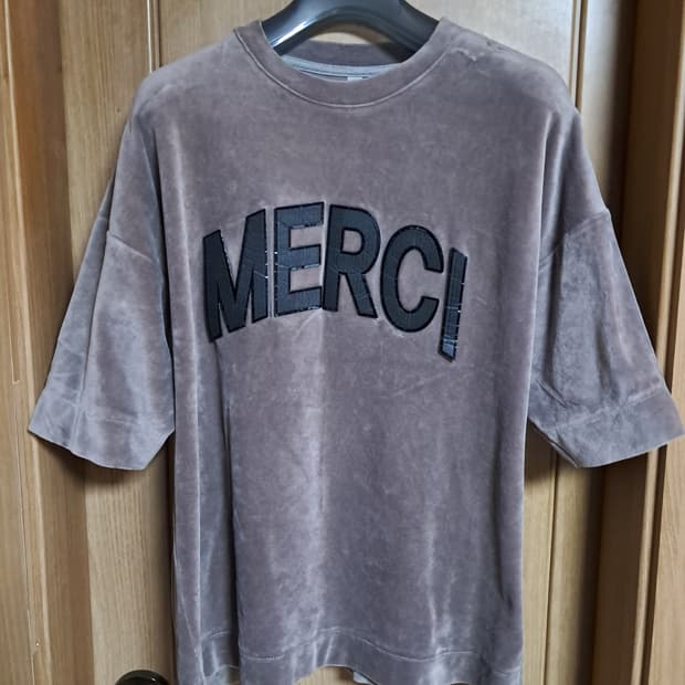 MERCI 반팔티 Free