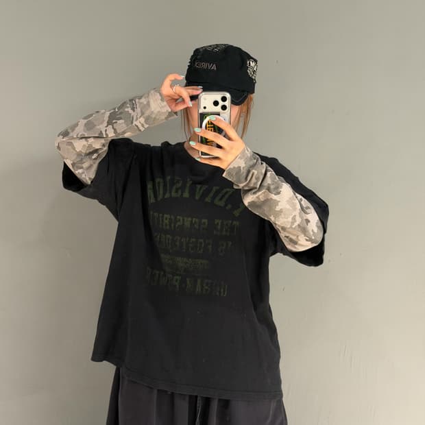 camo sleeve layered lettering tee