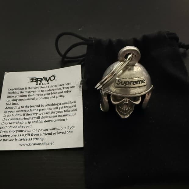 슈프림 스컬 벨 키체인 실버 25ss