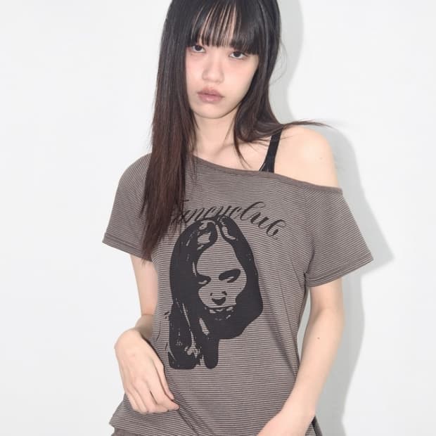팬시클럽 MYSTIC ONE-SHOULDER TEE