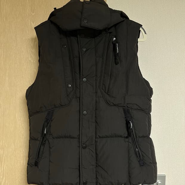 CP컴퍼니 고글 패딩 베스트 L