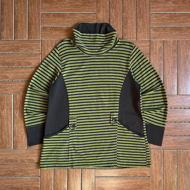 Vivien sports stripe pollar long sleeves