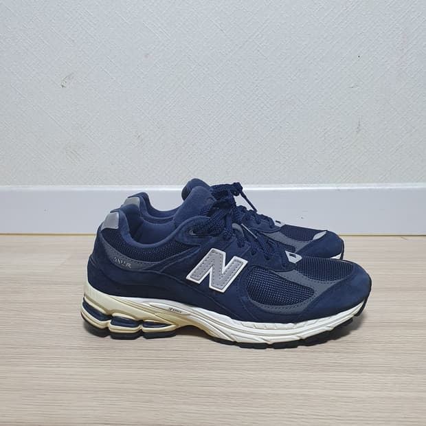 뉴발란스 2002R 네이비 운동화 245