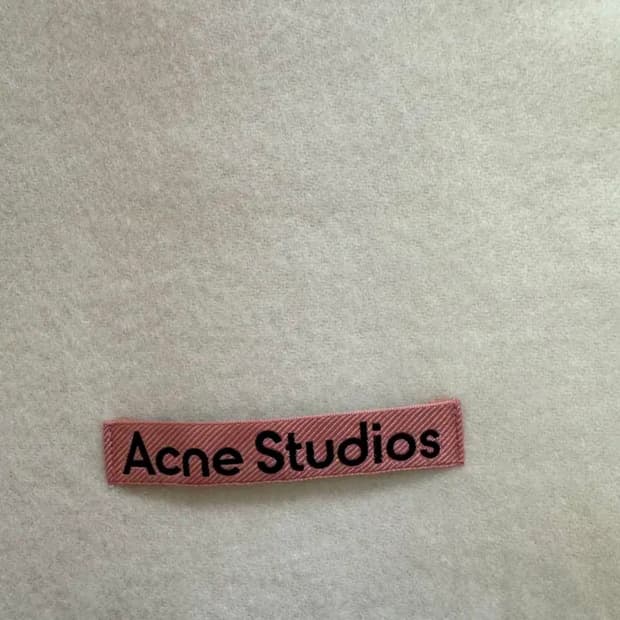 아크네 오버사이즈 머플러