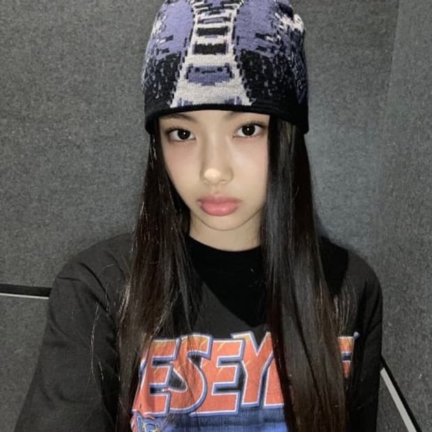 YESEYESEE 예스아이씨 뉴진스 혜인 착용 비니