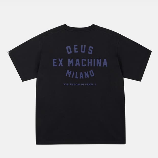 [M] 데우스 엑스 마키나 밀라노 컬리지 어드레스 티서츠 블랙