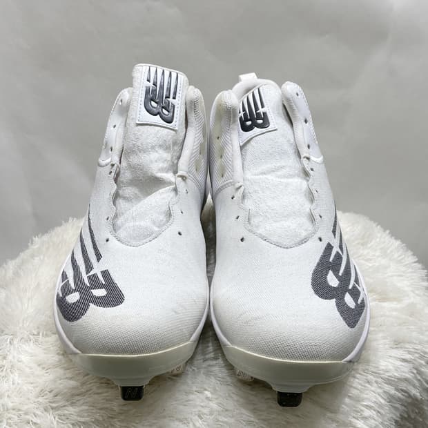 뉴발란스 징일체형 미드컷 야구화 300 