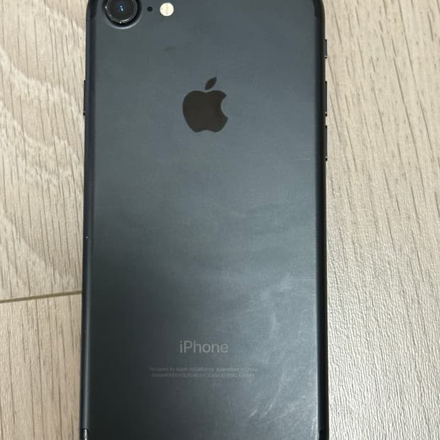 아이폰7 블랙 32gb 성능 92% / 미국판 카메라 무음