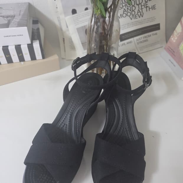 크록스 블랙 웨지 샌들 230