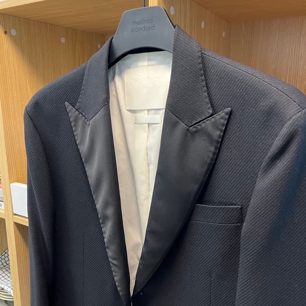 리트 울 실크 피크드 블레이져