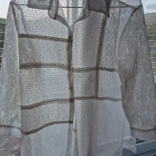 아이보리 시스루 패치 셔츠