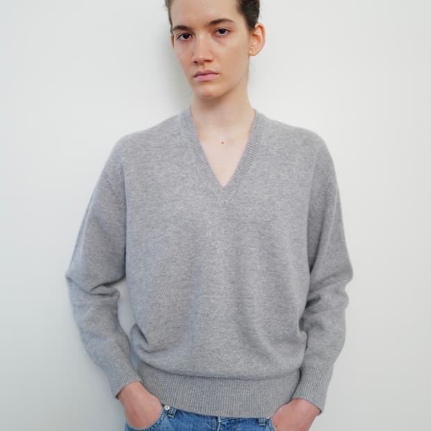 문달 Deep V-Neck Knit in Gray