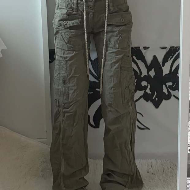 • Light khaki low banding cargo pants  