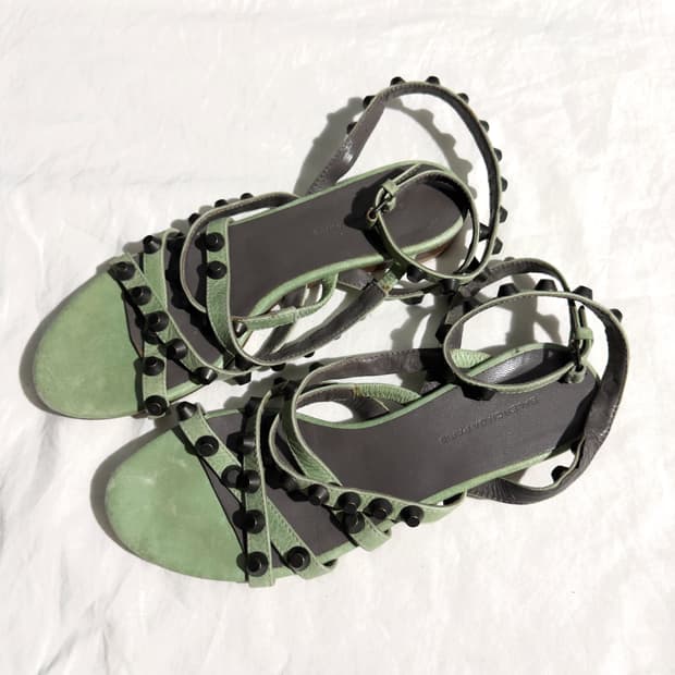 발렌시아가 스터드 스트랩 모터시티 샌들