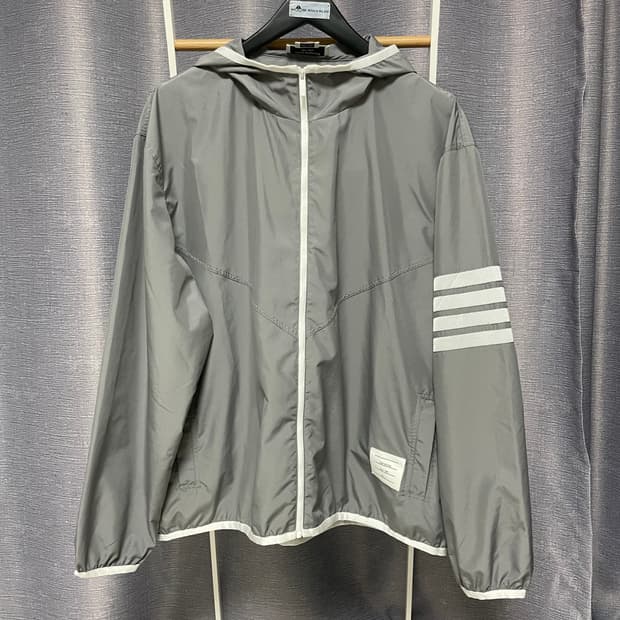 4사이즈 톰브라운 립스탑 바람막이