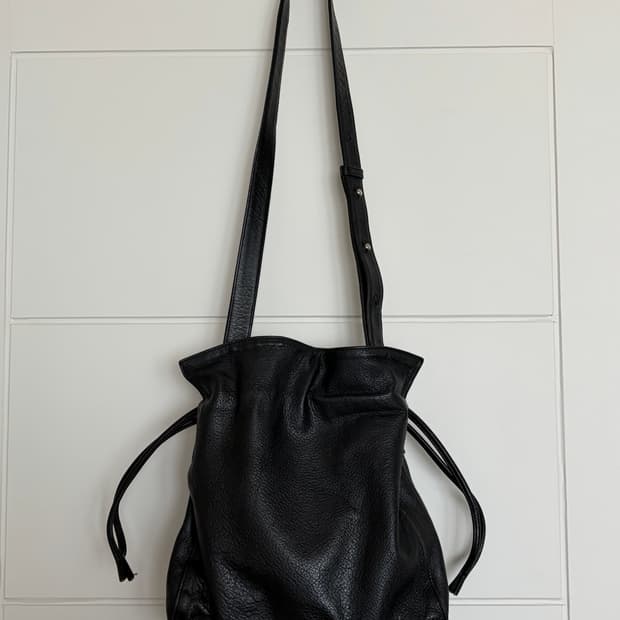 더오픈프로덕트 소가죽 버킷백