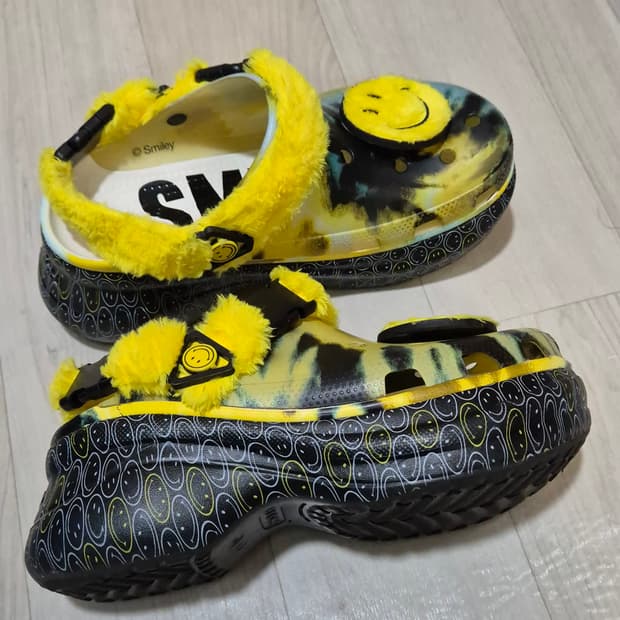 갤러리아 판매 정품 스마일리 크록스