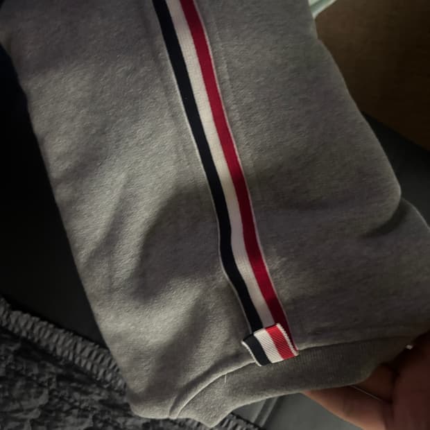 톰브라운 백 삼선 맨투맨