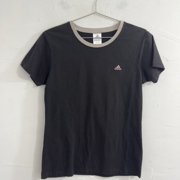 adidas logo top