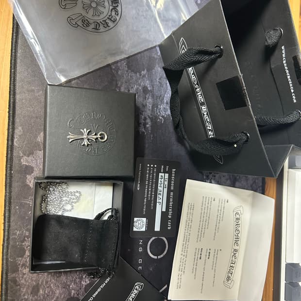 크롬하츠 타이니 크로스 참 펜던트