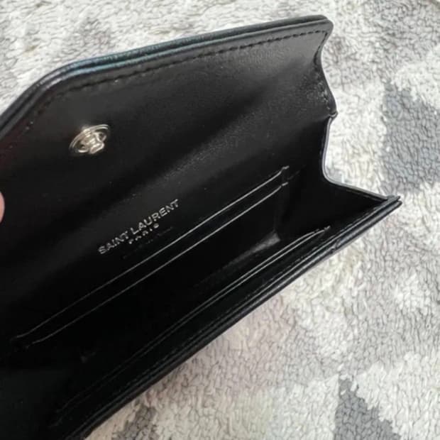 생로랑 엔벨로프 카드지갑 은장