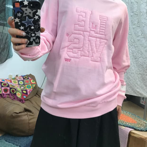 리바이스 핑크 맨투맨 