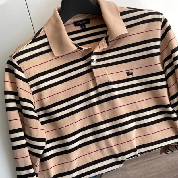 버버리 크레스트 로고 카라 티셔츠