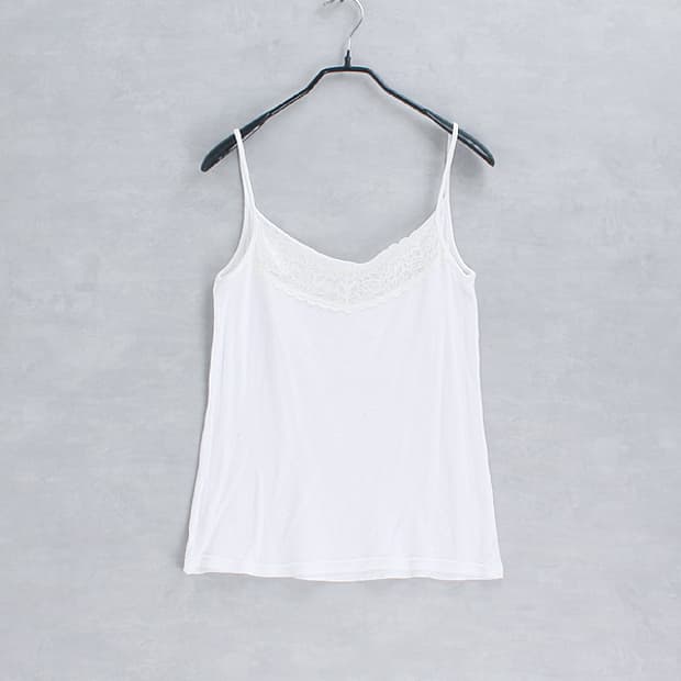 UNIQLO _ eyelet lace camisole