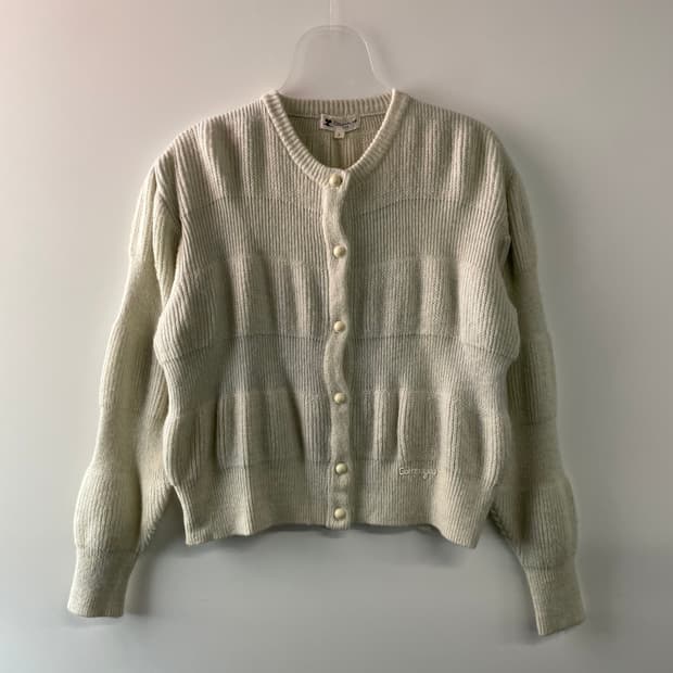 꾸레쥬 가디건입