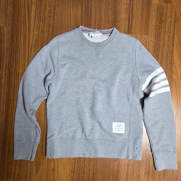 톰브라운 그레이 사선 스웻셔츠