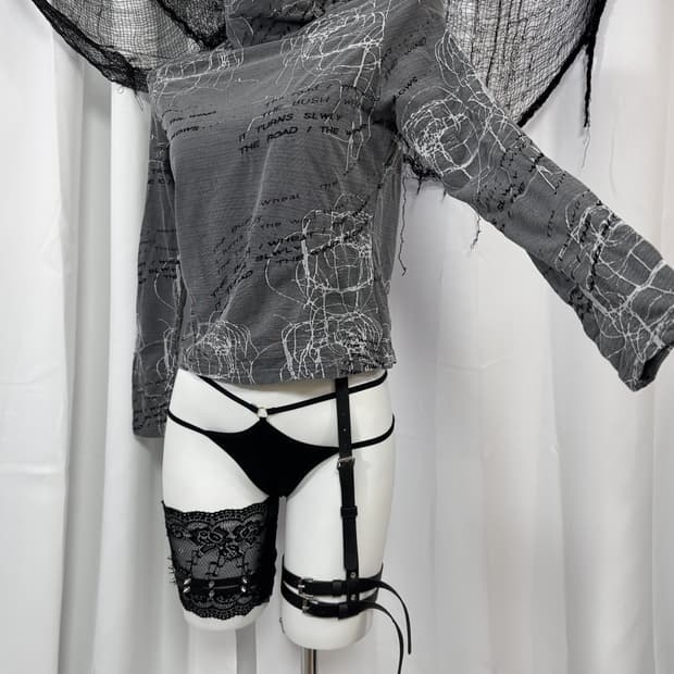  lettering turtleneck