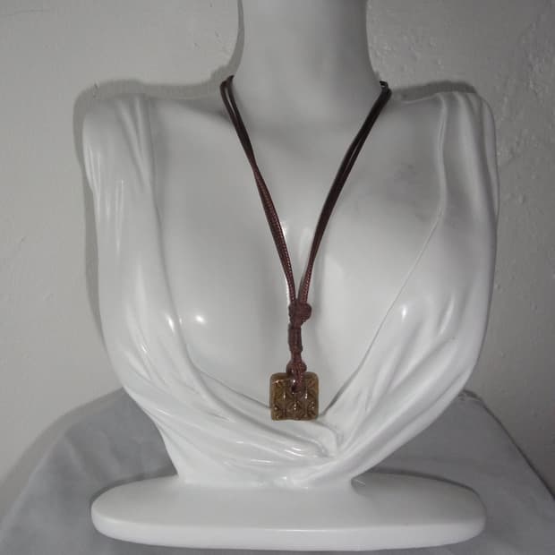 yujagi button necklace