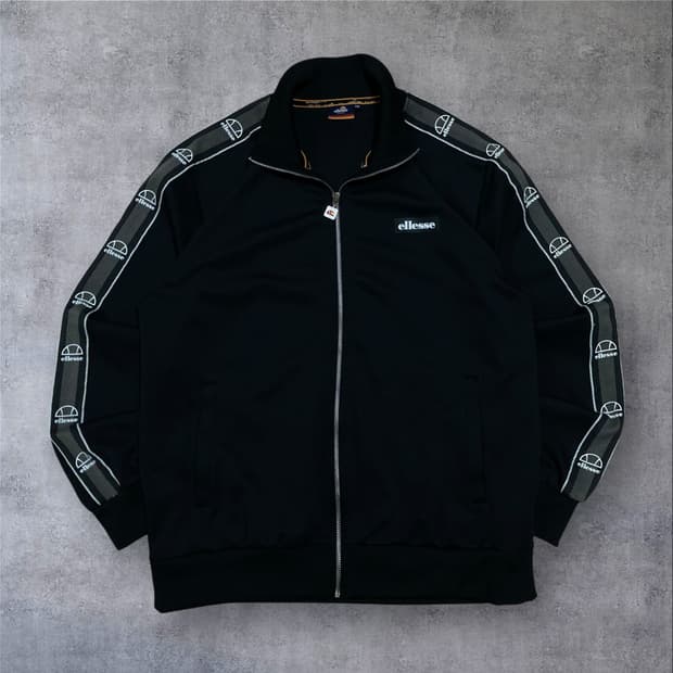 엘레쎄 스몰 로고 사이드 라인 블랙 트랙탑