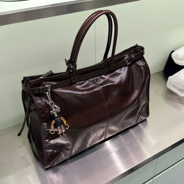 프라다 토트백 다크 브라운