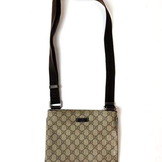 구찌 GG 수프림 모노그램 크로스백 A1585