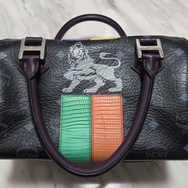 MCM 비세토스 라이언 프린트 보스턴백