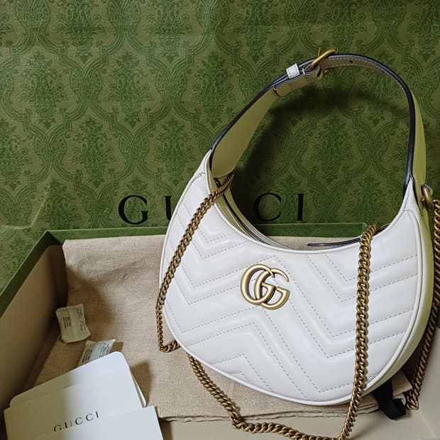 구찌 GG 마몽 하프문 백 화이트