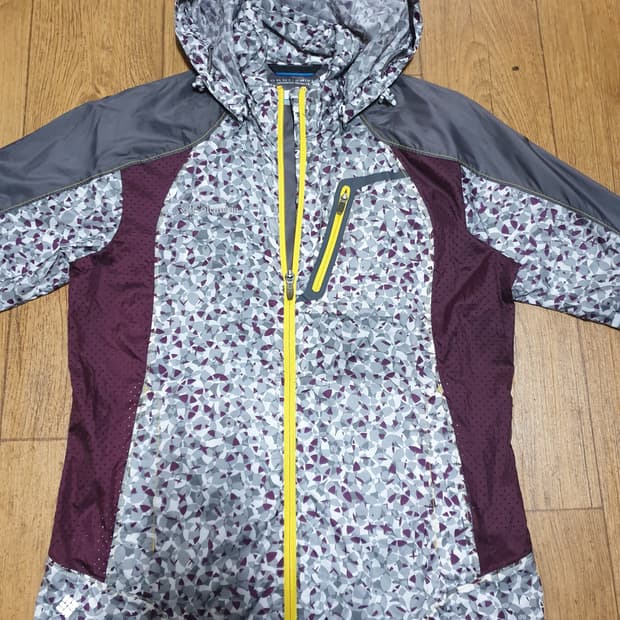 1019 컬럼비아 옴니쉴드 바람막이 90~95 사이즈입니다