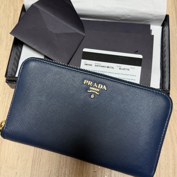 프라다 지퍼 장지갑