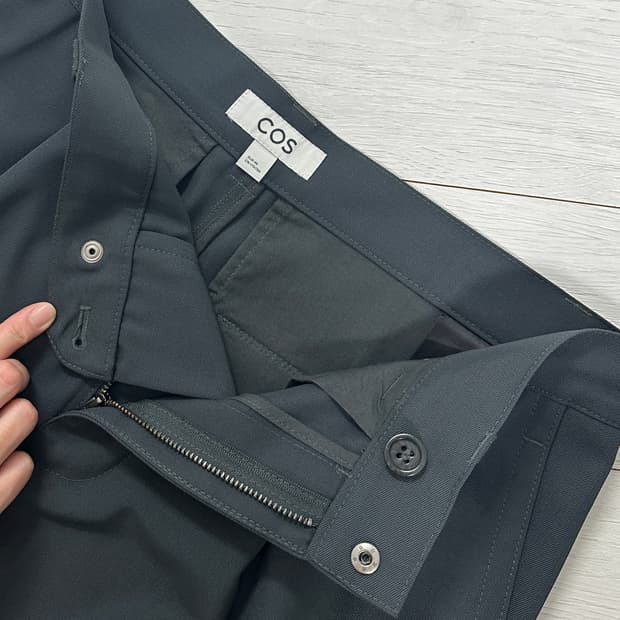 [COS 코스] 남성 원턱 와이드 테이퍼드 팬츠 / 카키 그레이 새상품