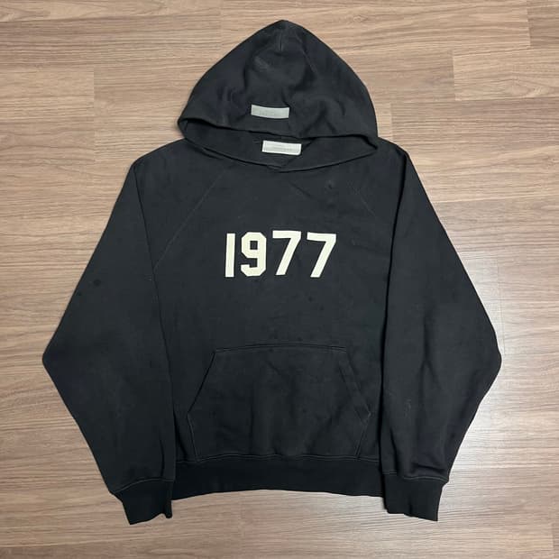 100 피오갓 에센셜 1977 후드티