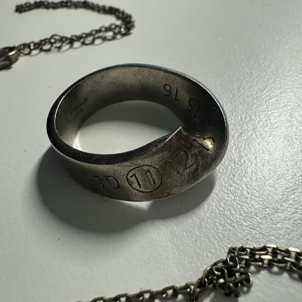 마르지엘라 트위스트 넘버링 팬던트