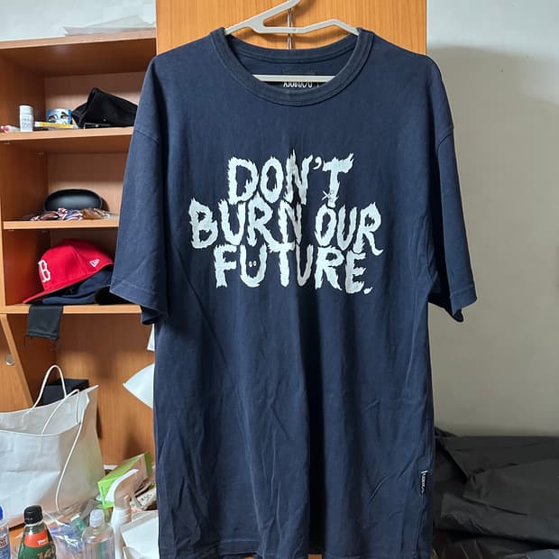 아조바이아조 Don’t Burn Our Future 반팔 티셔츠