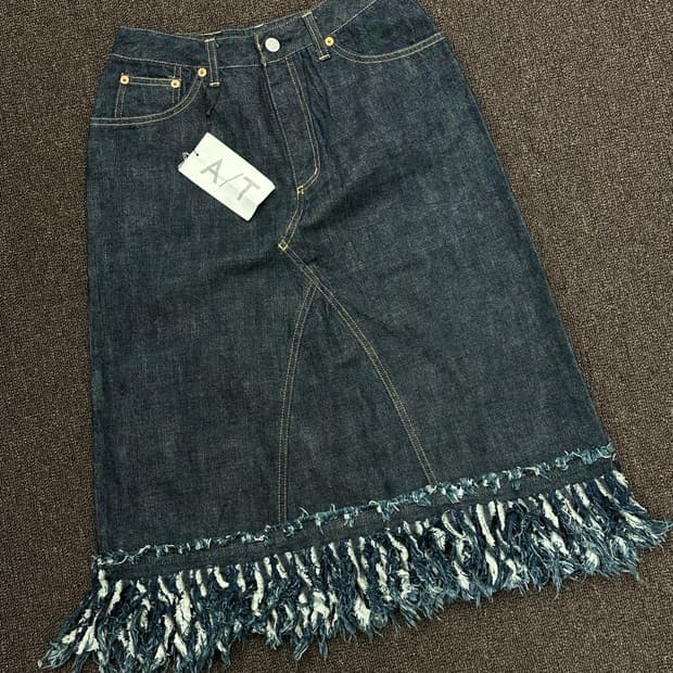 M)A/T 빈티지 프레이 디테일 데님 미디 스커트