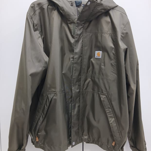 칼하트 바람막이