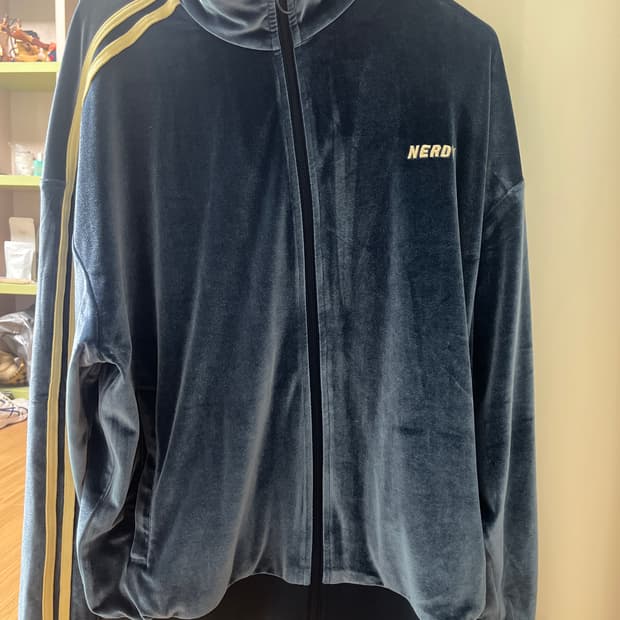 널디 벨벳 져지 팔아요