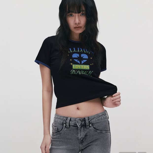 새제품 틸던 반팔 크롭티