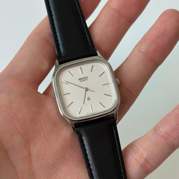 1980s Chariot Texture Dial Square Quartz
