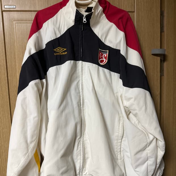 슈프림 x 엄브로 23ss 트랙자켓 판매합니다